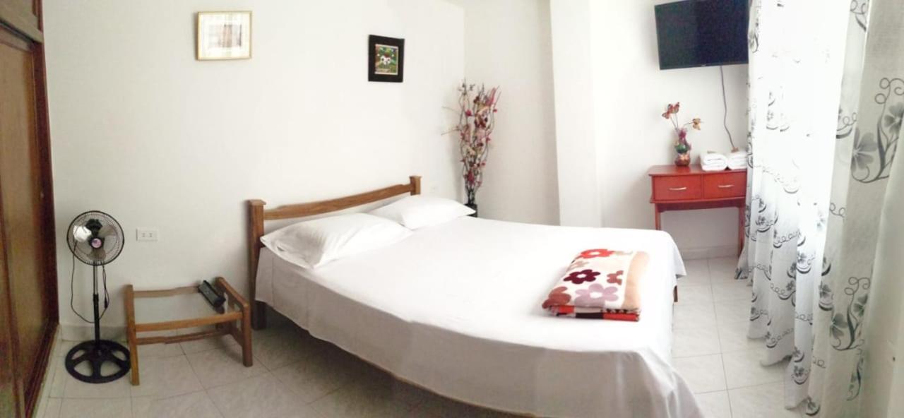 Hostal Dante San Gil Bagian luar foto